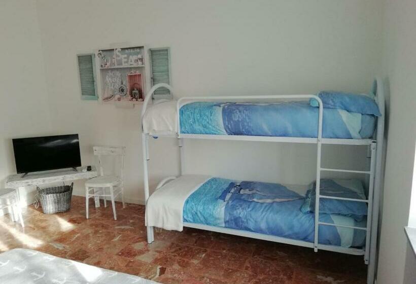 Номер Стандарт Четырехместный Совместный Санузел, Good Morning Shopping