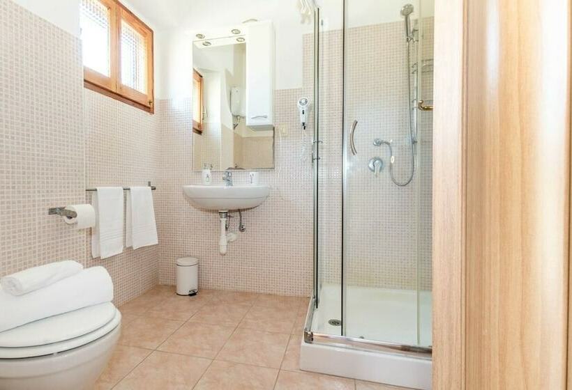 Standard Szoba, Mare Lughente