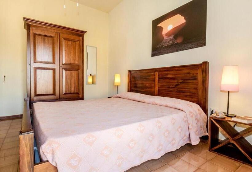 Standard Szoba, Mare Lughente