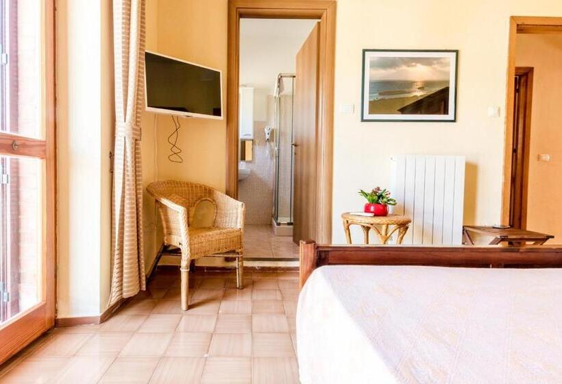 Standard Szoba, Mare Lughente