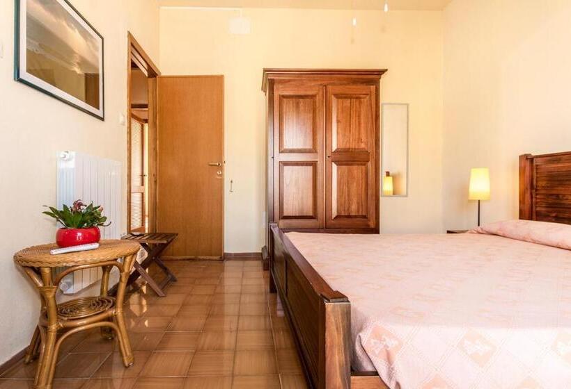 Standard Szoba, Mare Lughente