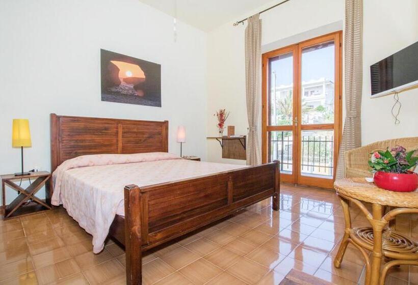 Standard Szoba, Mare Lughente