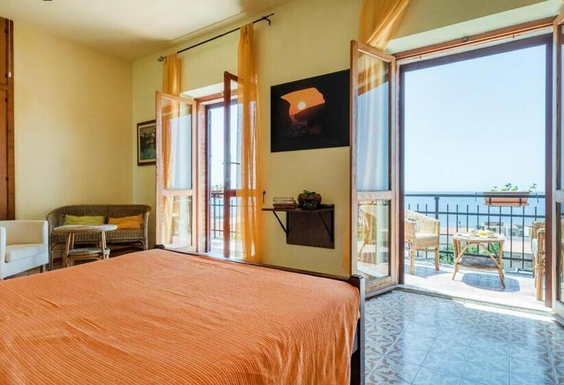 Triple Room Sea View, Mare Lughente