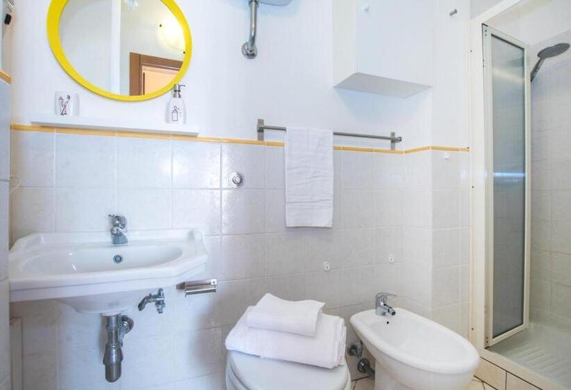 Tengerre Néző Standard Négyágyas Szoba, Mare Lughente