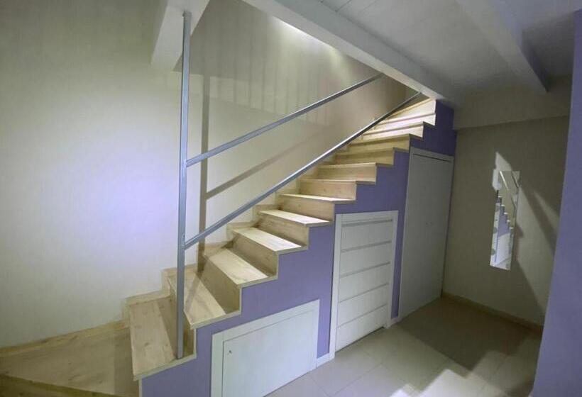 غرفة قياسية رباعية مزودة بشُرفة, Bnb Archimede