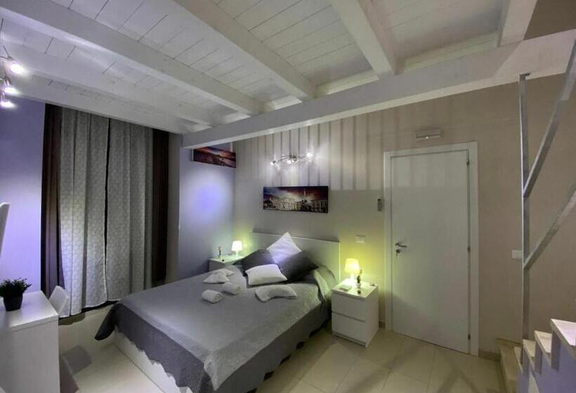 غرفة قياسية رباعية مزودة بشُرفة, Bnb Archimede