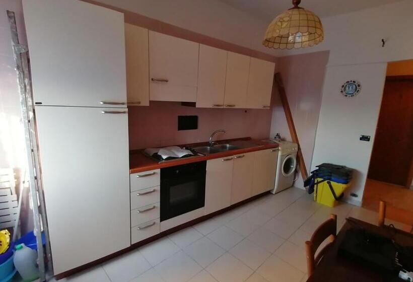 اتاق ساده سه‌ نفره, Bed And Breakfast Lagiocosa