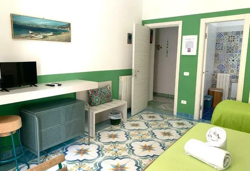 اتاق سه نفره سوپریور با چشمانداز دریا, Mille Tramonti Agropoli Sunset Suite