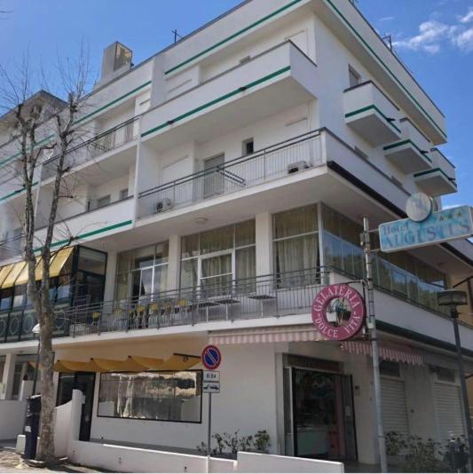 غرفة أساسية ثلاثية, Augustus