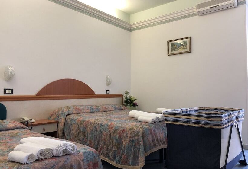 غرفة أساسية ثلاثية, Augustus