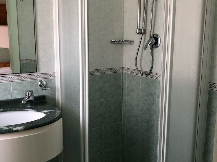 غرفة عائلية, Augustus