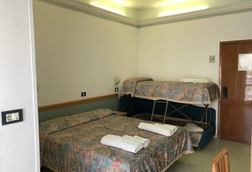 غرفة عائلية, Augustus