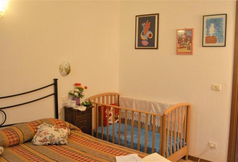 דירת חדר בקומת קרקע, La Capannella