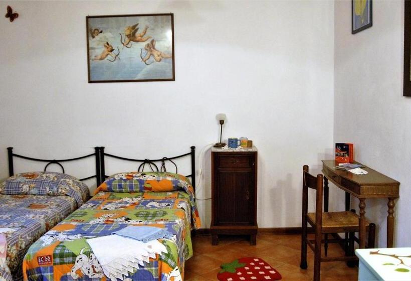 דירת חדר נוף לבריכה, La Capannella