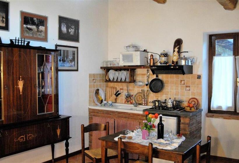 דירת חדר נוף לבריכה, La Capannella