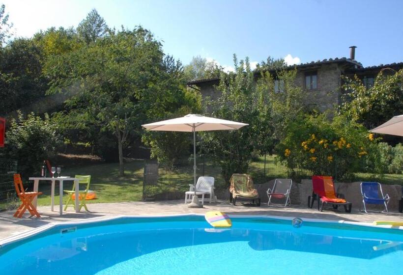 דירת חדר נוף לבריכה, La Capannella