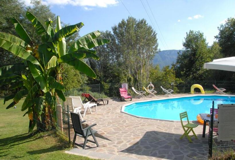 דירת חדר נוף לבריכה, La Capannella