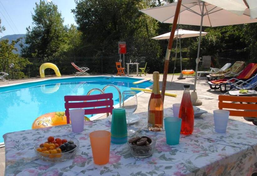 דירת חדר נוף לבריכה, La Capannella