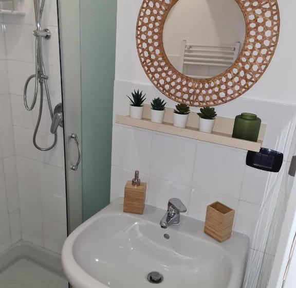 غرفة عائلية, Medi