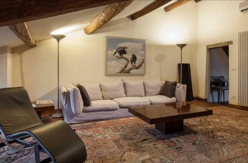 سوییت جونیور, B&b Palazzo Regaù
