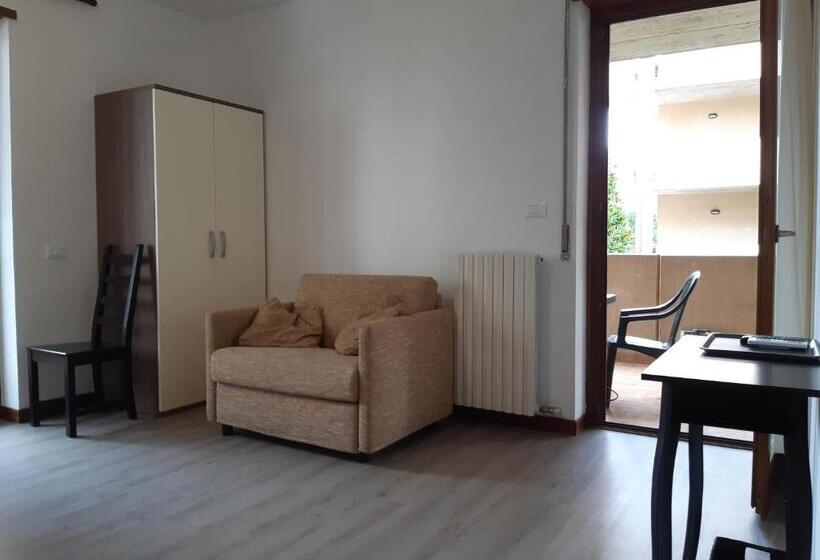 اتاق استاندارد با سرویس بهداشتی مشترک, Nottetempo Verona