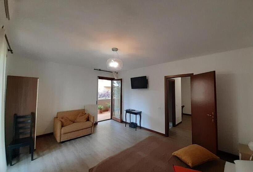 اتاق استاندارد با سرویس بهداشتی مشترک, Nottetempo Verona