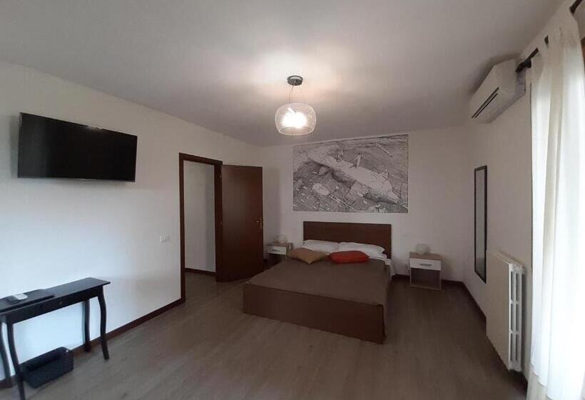 اتاق استاندارد با سرویس بهداشتی مشترک, Nottetempo Verona