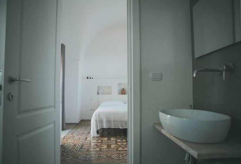 חדר דלוקס, Pietra Pesara