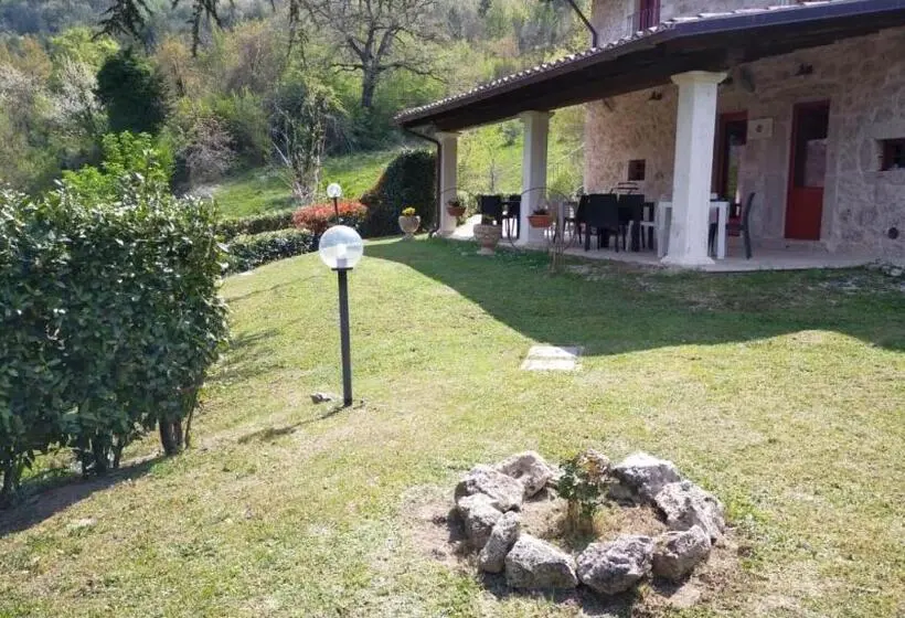 ویلای یک اتاق خوابه با استخر شنا, B&b Mosca Bianca