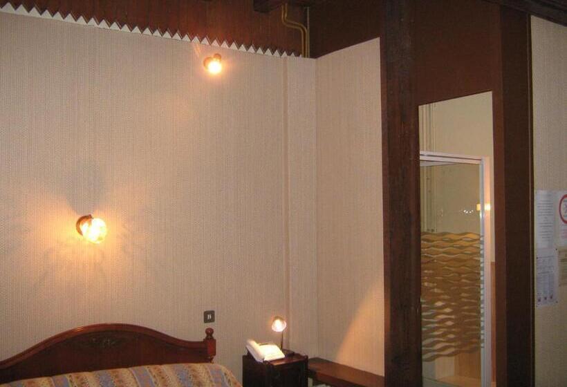 غرفة قياسية, Chaumiere