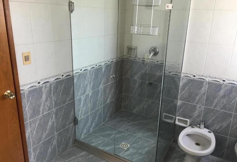 اتاق اجرایی, Crystal Palace