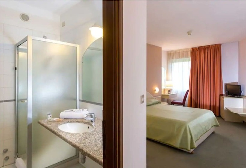 Номер Стандарт Трехместный, Des Alpes