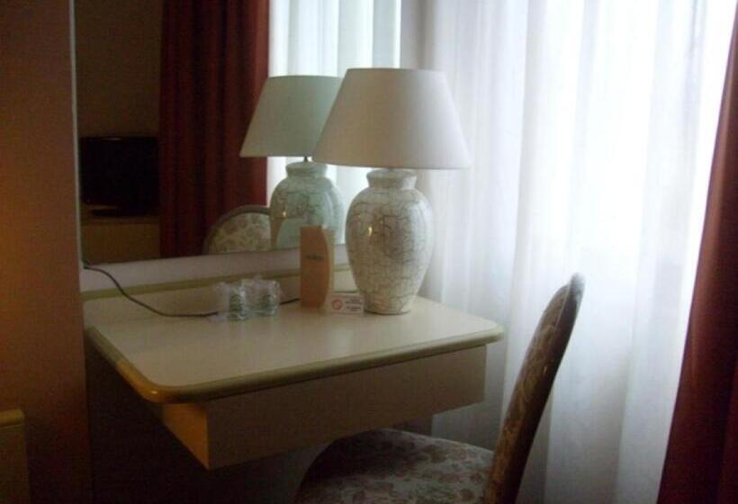 Четырехместный Номер Стандарт, Des Alpes