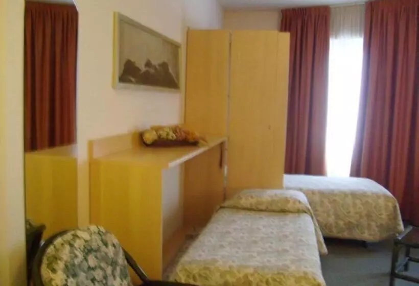 スタンダード４人部屋, Des Alpes