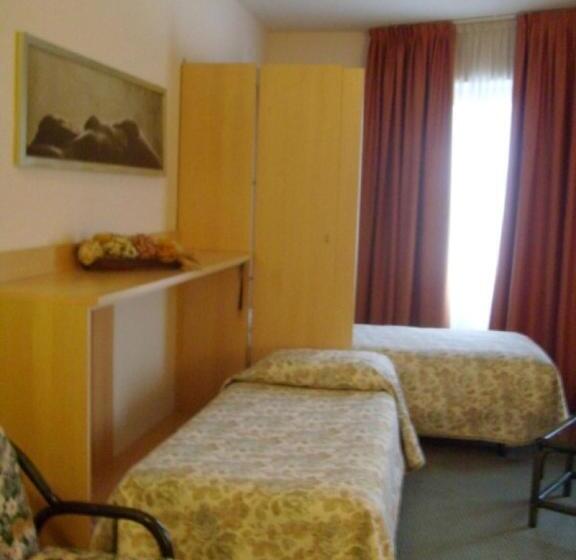 Номер Стандарт Трехместный, Des Alpes