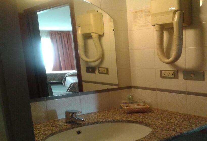 Номер Стандарт Трехместный, Des Alpes