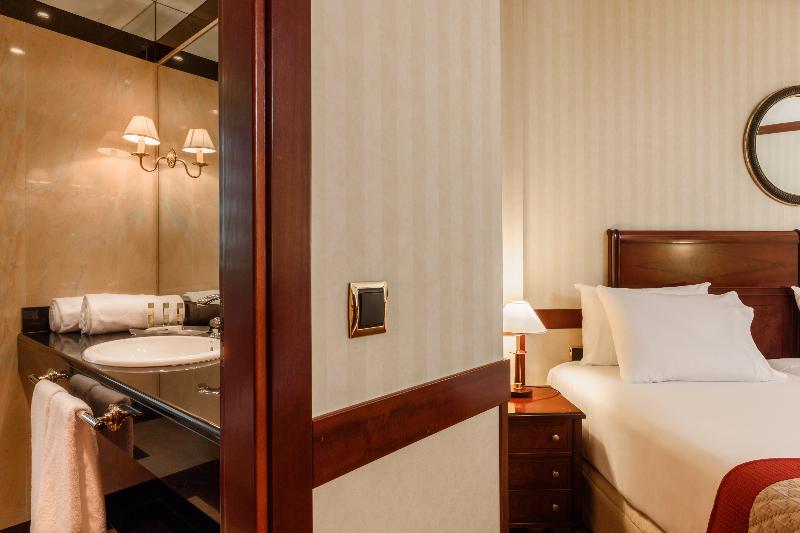 Номер Стандарт Трехместный, Eurostars Gran Hotel Santiago