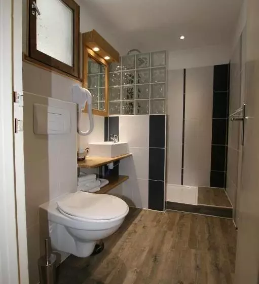 اتاق استاندارد چهار تخته, Hôtel Les Vallois