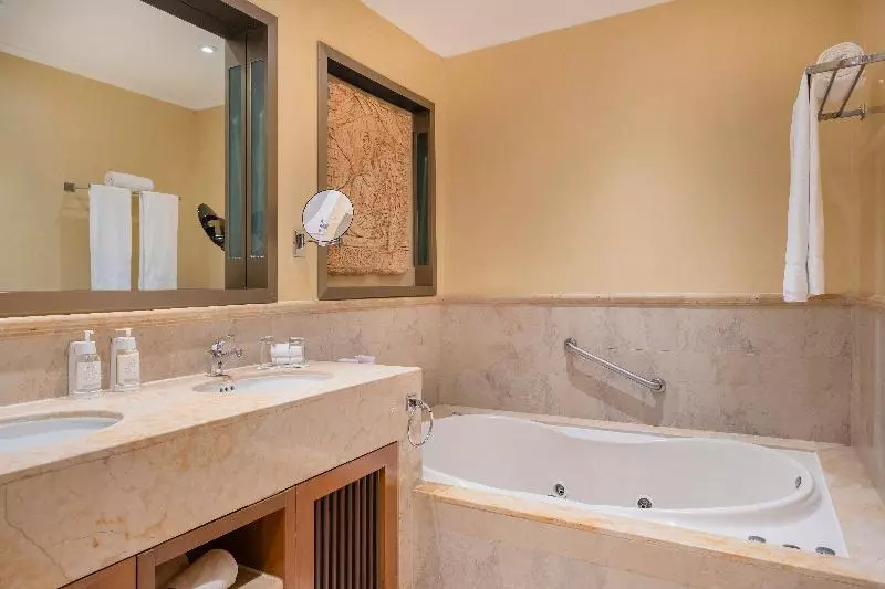 سوییت جونیور با چشم‌انداز استخر, Iberostar Selection Paraíso Maya Suites