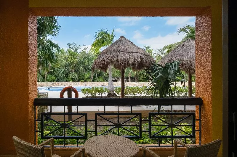 سوییت جونیور با چشم‌انداز استخر, Iberostar Selection Paraíso Maya Suites