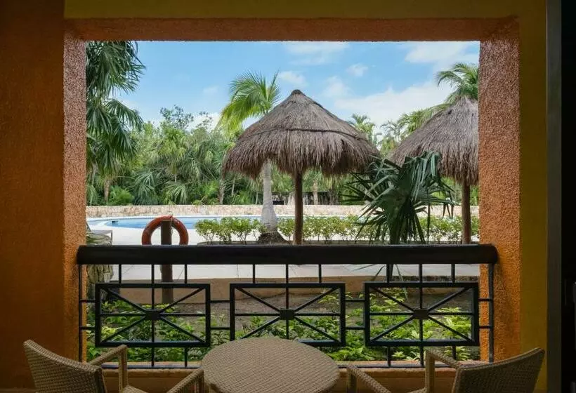 سوییت جونیور با چشم‌انداز استخر, Iberostar Selection Paraíso Maya Suites