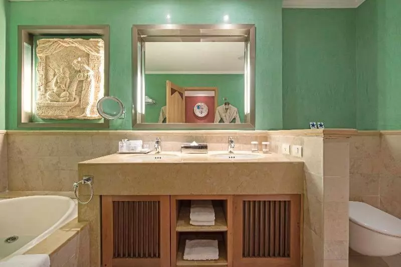 سوییت جونیور با چشم‌انداز استخر, Iberostar Selection Paraíso Maya Suites
