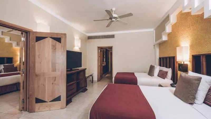 سوییت جونیور با چشم‌انداز استخر, Iberostar Selection Paraíso Maya Suites