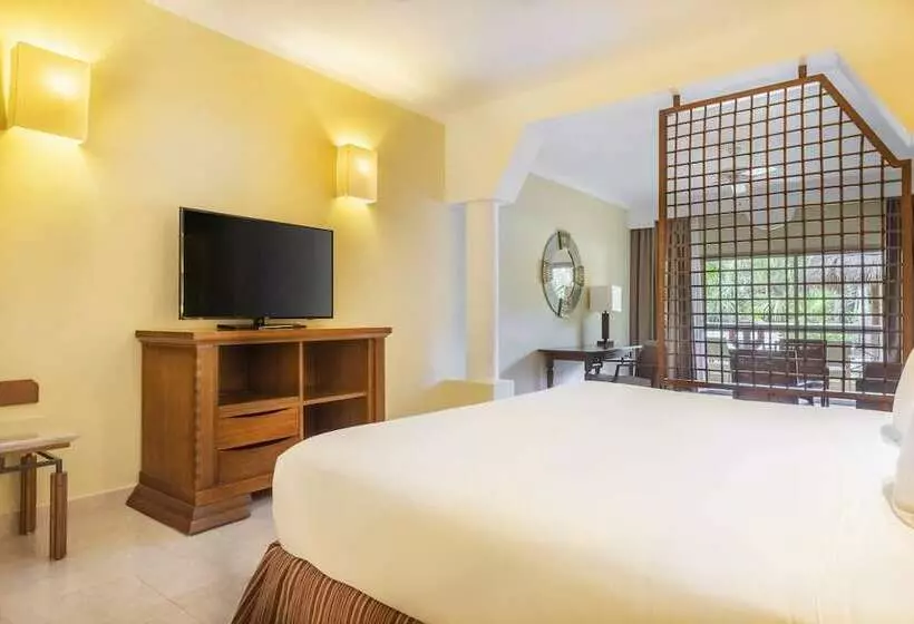 سوییت جونیور با چشم‌انداز استخر, Iberostar Selection Paraíso Maya Suites