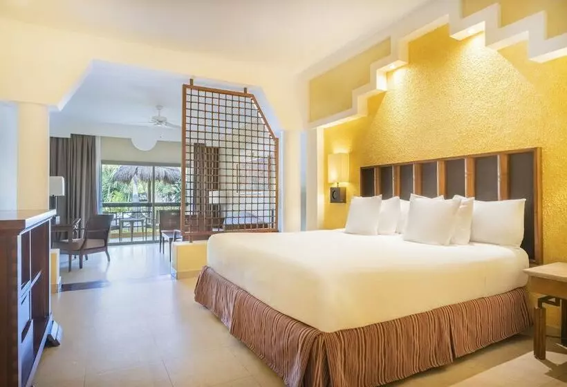 سوییت جونیور با چشم‌انداز استخر, Iberostar Selection Paraíso Maya Suites