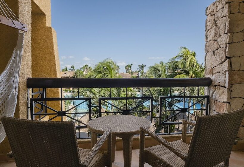 جناح جونيور مطلّ علي حمام السباحة, Iberostar Selection Paraíso Maya Suites