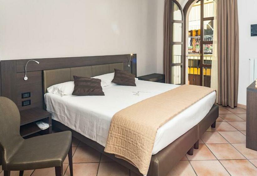 חדר בסיסי, Le Torri   Castiglione Falletto