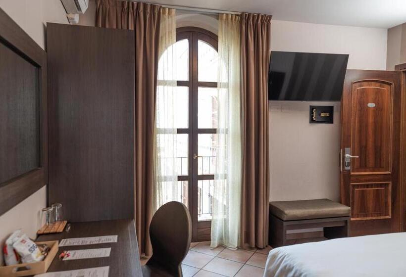 חדר סטנדרט עם מרפסת, Le Torri   Castiglione Falletto