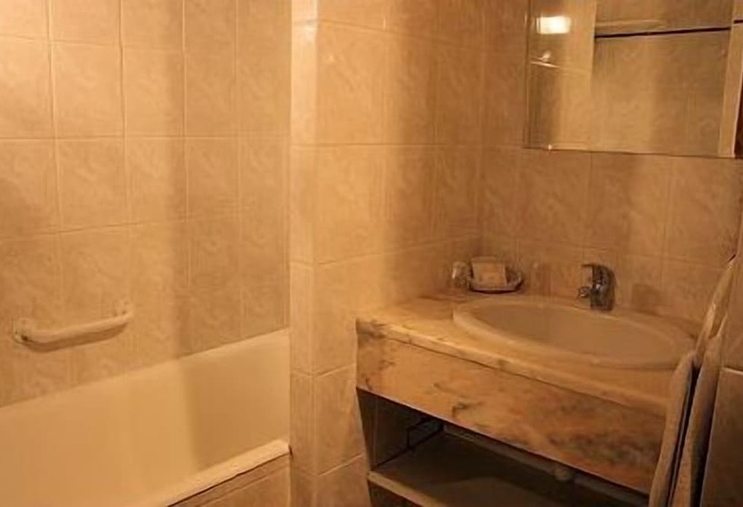 Номер Стандарт, Logis Auberge Le Colombien Hôtel Et Restaurant