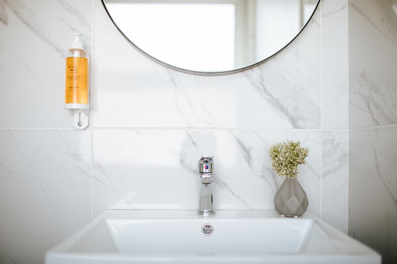 חדר סטנדרט לשלושה, Logis Hotel Restaurant Le Vedaquais